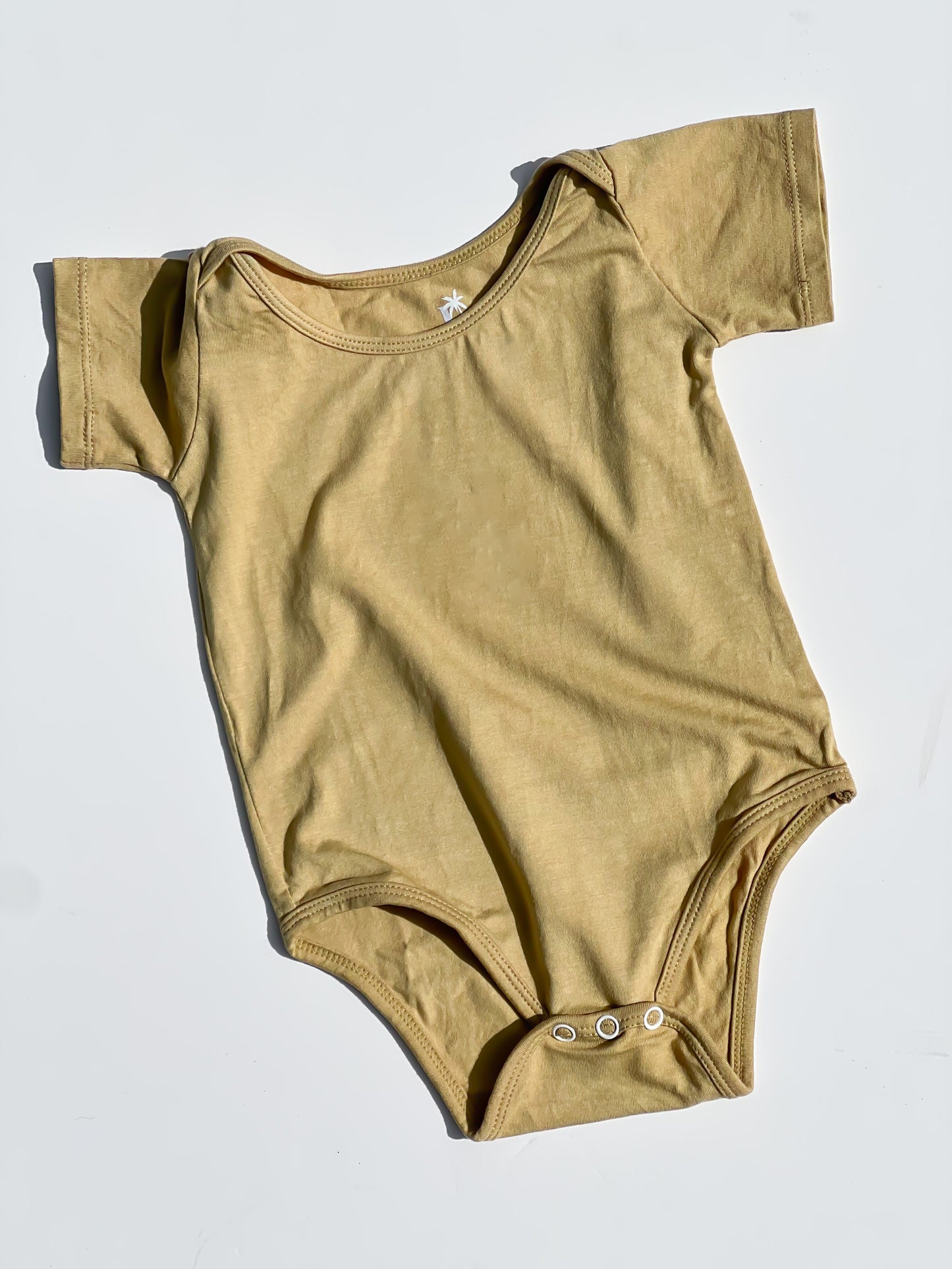 Onesie short sleeves sand